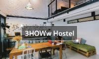 3Howw hostel at Khaosan
